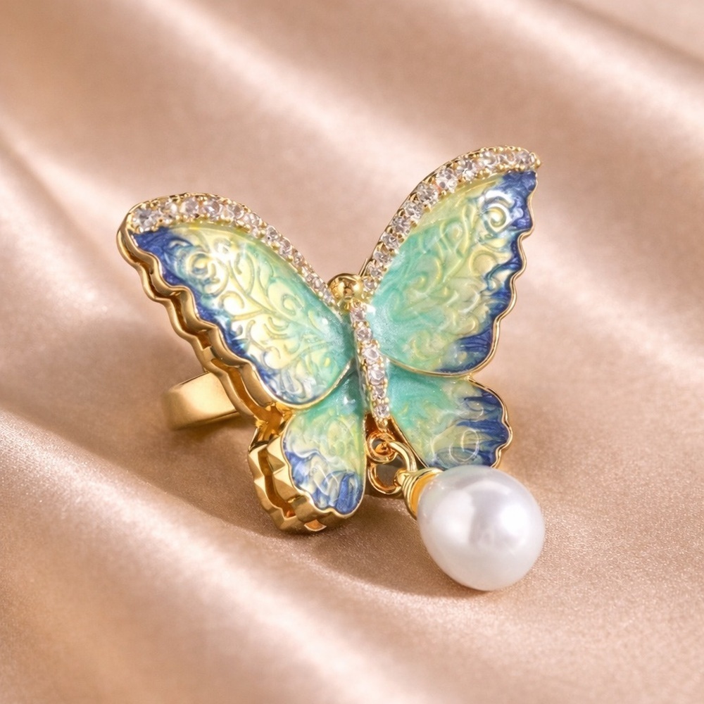 Royal Butterfly Gilded Gold Wings & Pearl Fine Craftsmanship Ring